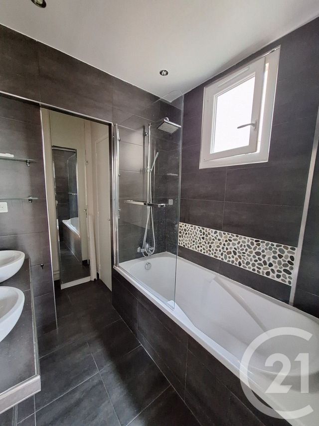 Afficher la photo en grand Appartement à louer - 2 pièces - 55,72 m2 - Paris - 75015 - ILE-DE-FRANCE