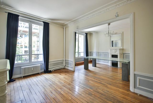  - PARIS - 